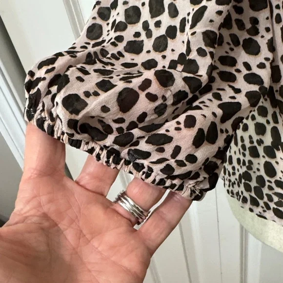 Sanctuary EUC❤️Black and Tan Patterned Peasant Blouse - Picture 3 of 8